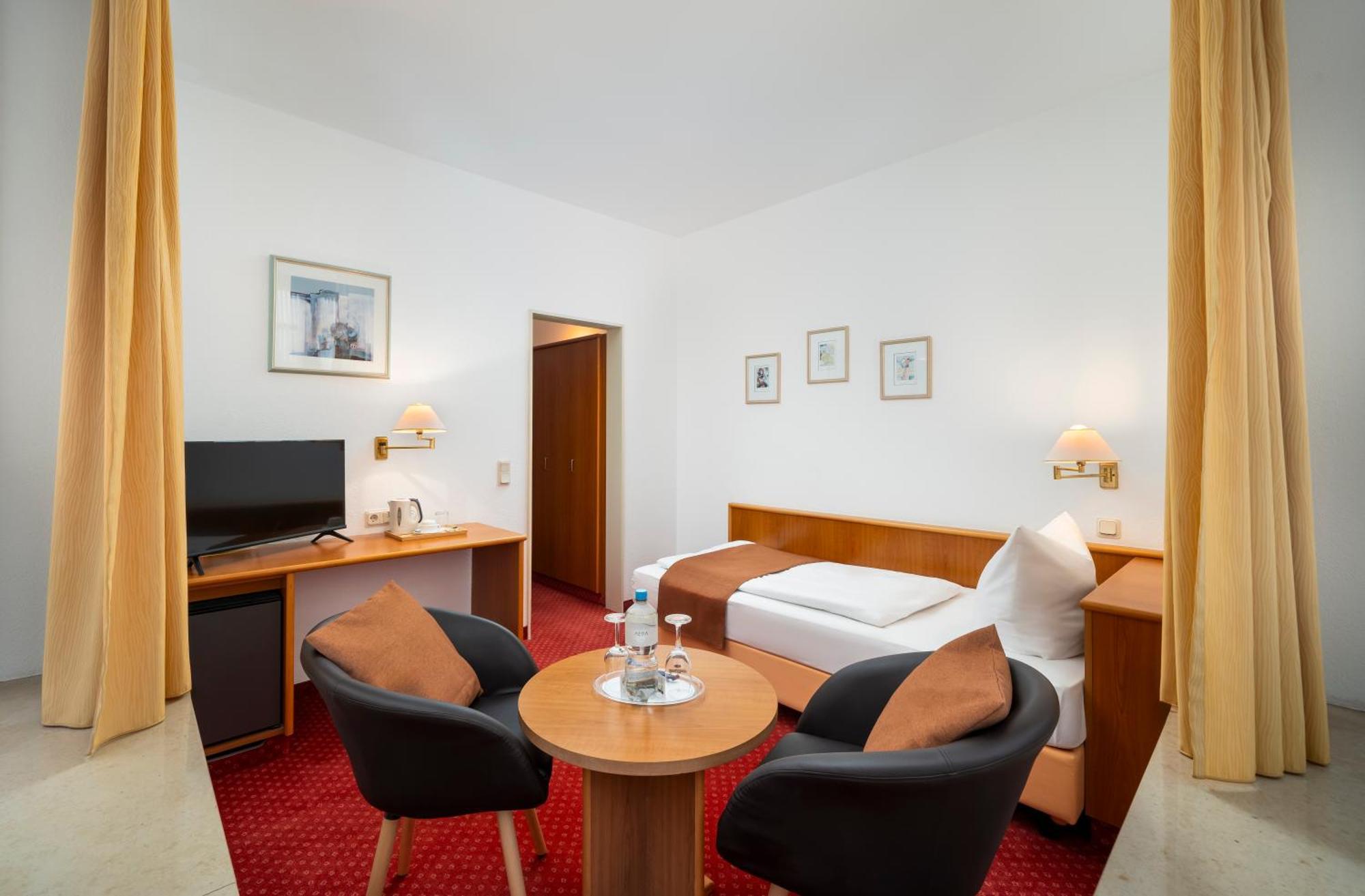 Arkaden Hotel Kelkheim Bagian luar foto
